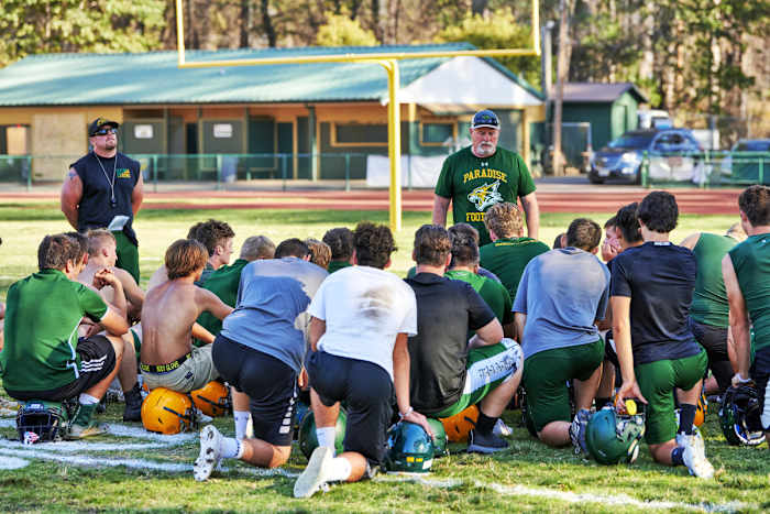 paradise-football-team-huddle